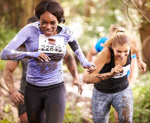 Women-running-up-hill-with-mud